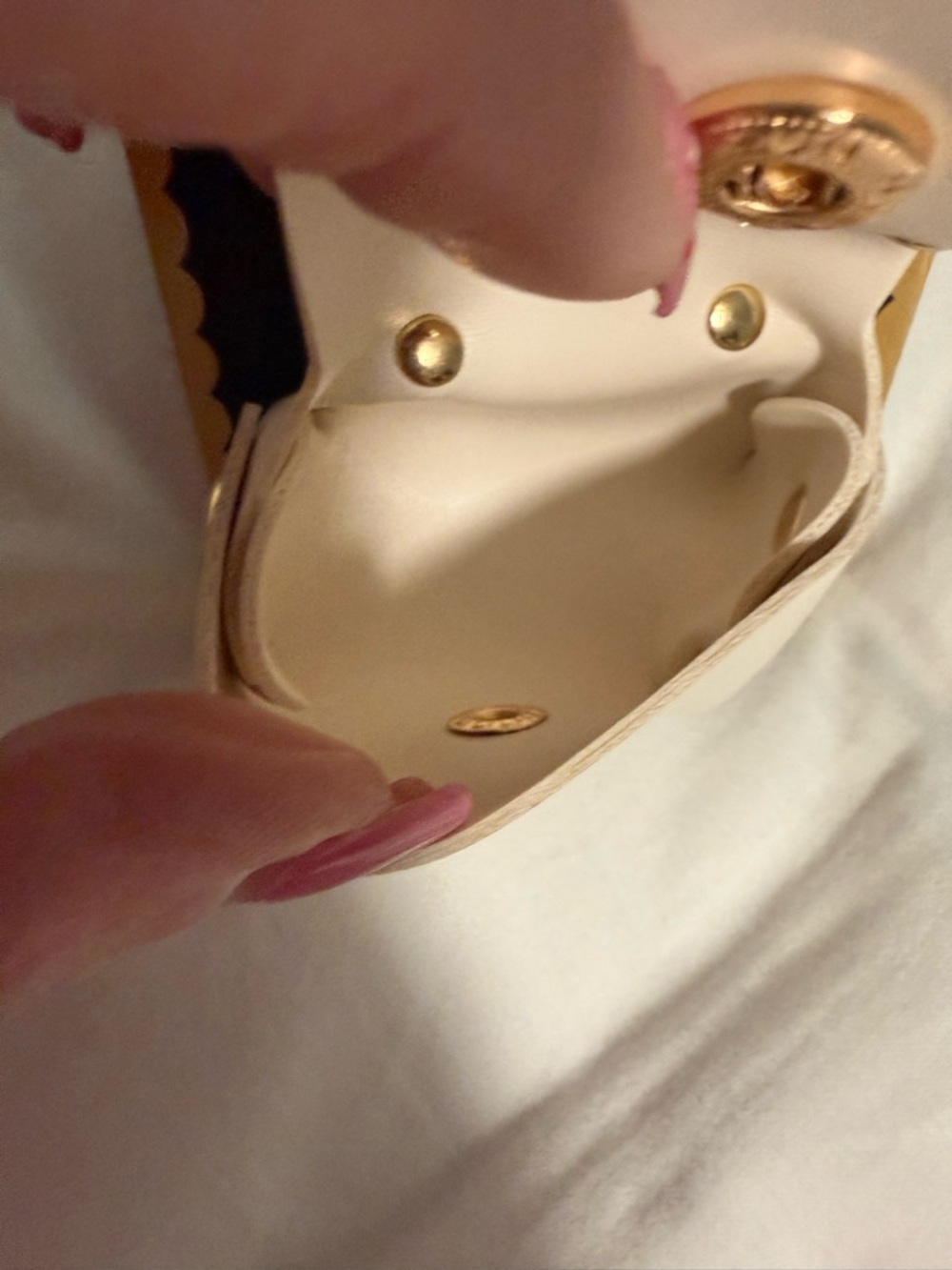 Keychain/Bag Charm cream Mini purse pouch. Functional snap closure! NWT - Picture 2 of 4